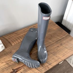 Women’s size 8 Grey Hunter boots